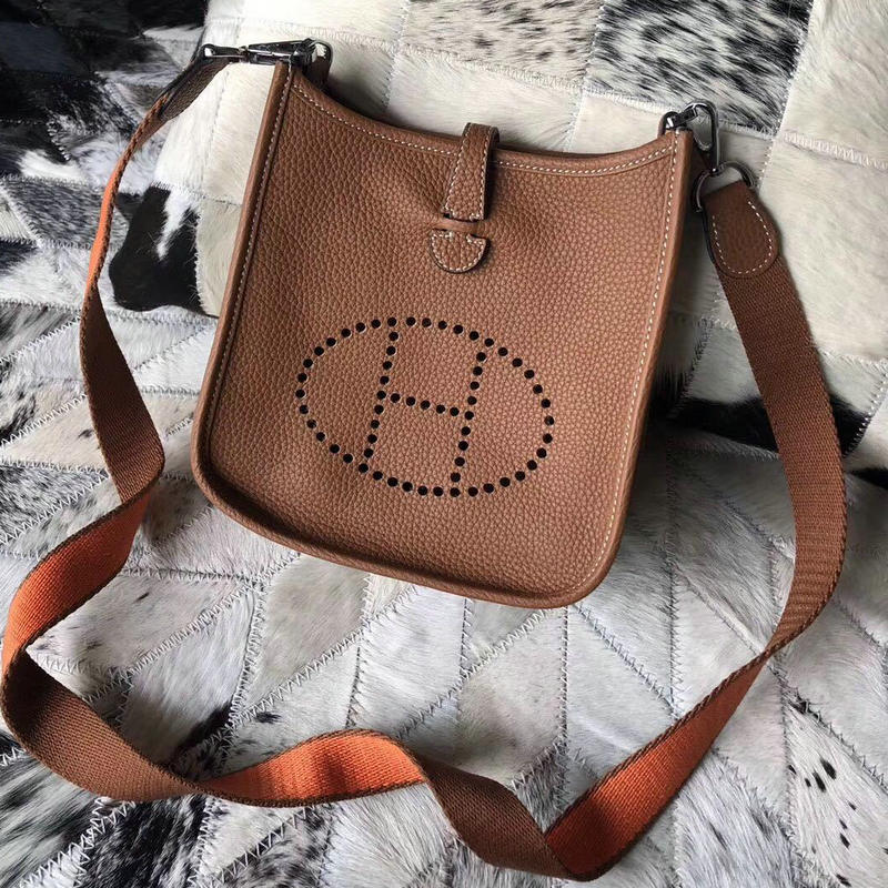 エルメス HERMES  063-HE8167RKC 2019年最新入荷 エヴリン 16cm 斜めがけ ショルダーバッグ ミニバッグ レディースかばん トリヨンクレマンス