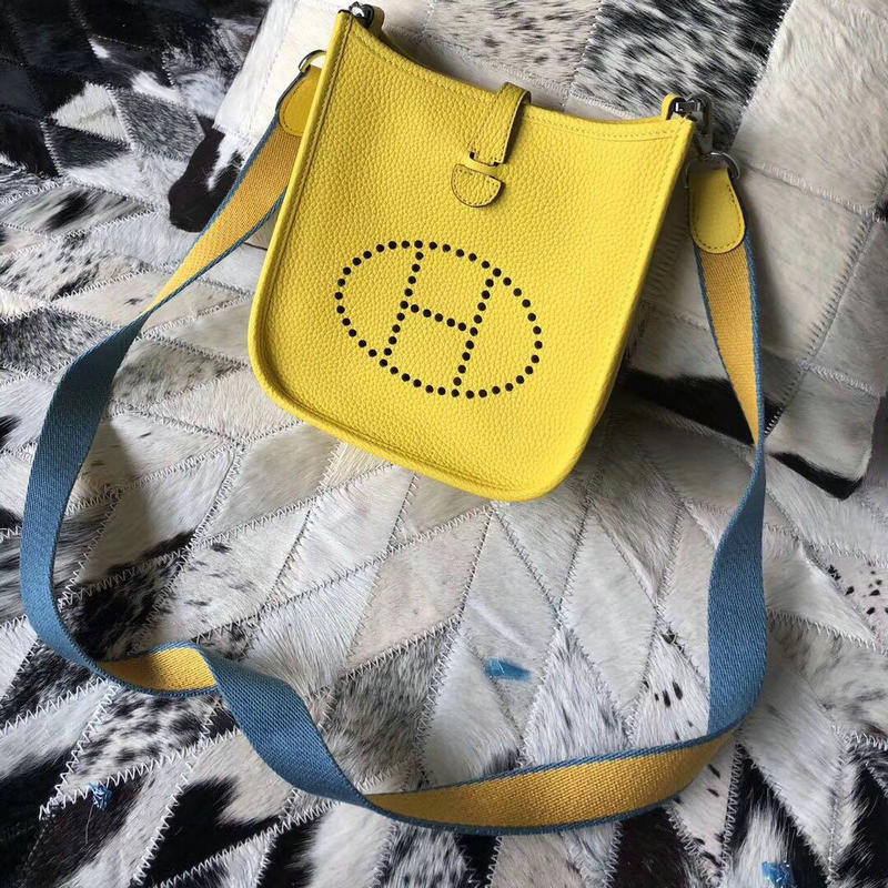 エルメス HERMES  063-HE8167RYL 2019年最新入荷 エヴリン 16cm 斜めがけ ショルダーバッグ ミニバッグ レディースかばん トリヨンクレマンス