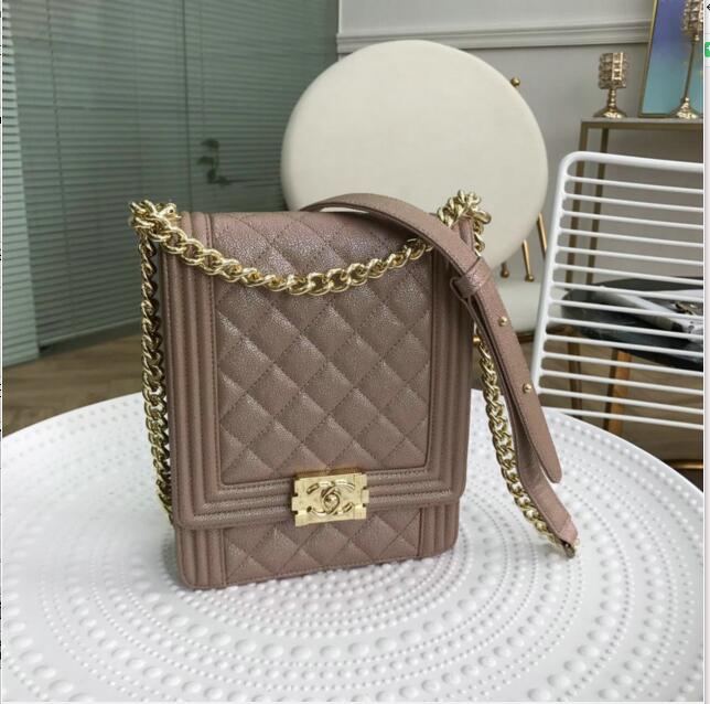 CHANEL シャネル 063-CH0130QH 2019年最新作 BOY 斜め掛け ショルダーバッグ グレインド カーフスキン レディースかばん