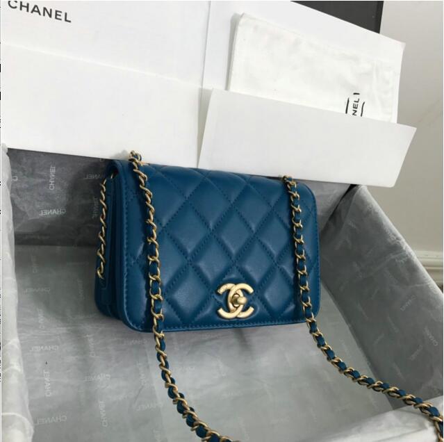 CHANEL シャネル 063-CH0148  2019年最新作 フラップバッグ 斜め掛け ショルダーバッグ カーフスキン レディースかばん