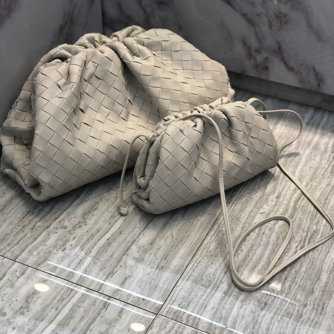 商品名称：ボッテガヴェネタ BOTTEGAVENETA  QJ-BOV6670B 2019年最新入荷 バターカーフ ザ ポーチ 手持ちかばん クラッチバッグ カーフレザー