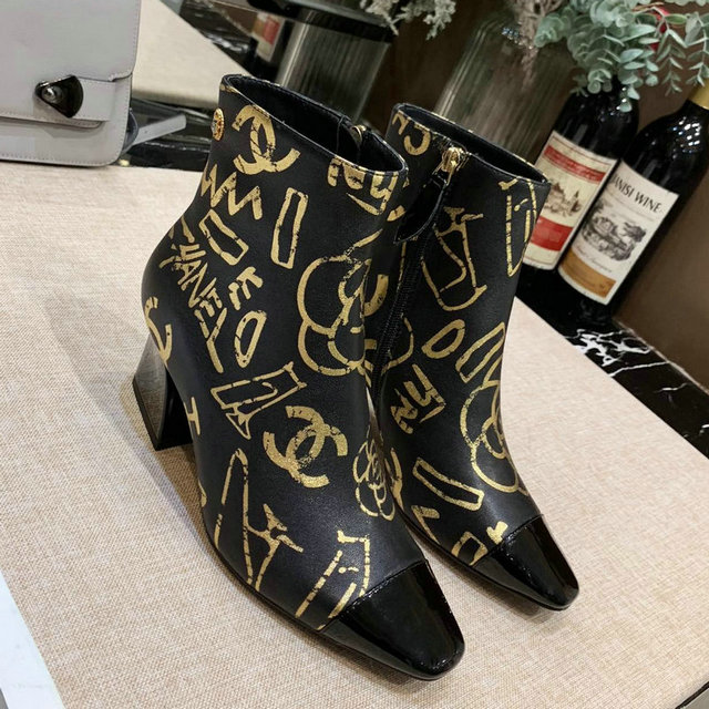 シャネル CHANEL  26-CHJ20021 2020年秋冬最新入荷 ショートブーツ ジッピー レディースシューズ ローヒールシューズ カメリア プリント 靴 レザー