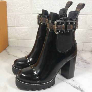 商品名称：ルイヴィトン LOUISVUITTON  26-LVJ20013 2020年秋冬最新入荷 ミドルブーツ ハイヒールブーツ マーティンブーツ レディースシューズ 靴 カジュアルシューズ カーフスキン