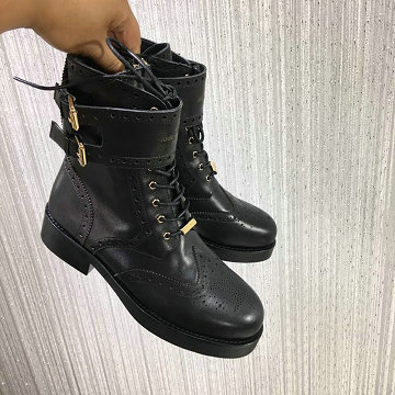 商品名称：ルイヴィトン LOUISVUITTON 26-LVJ20022  2020年秋冬最新入荷 ミッドタウン ライン アンクルブーツ ショートブーツ マーティンブーツ レディースシューズ 靴 カーフレザー