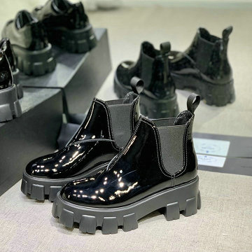 プラダ PRADA  26-PDJ20002 2020年秋冬最新入 ショートブーツ 皮靴 マーティンブーツ レディースシューズ 厚底ブーツ パテントーレザー カジュアルシューズ 黒