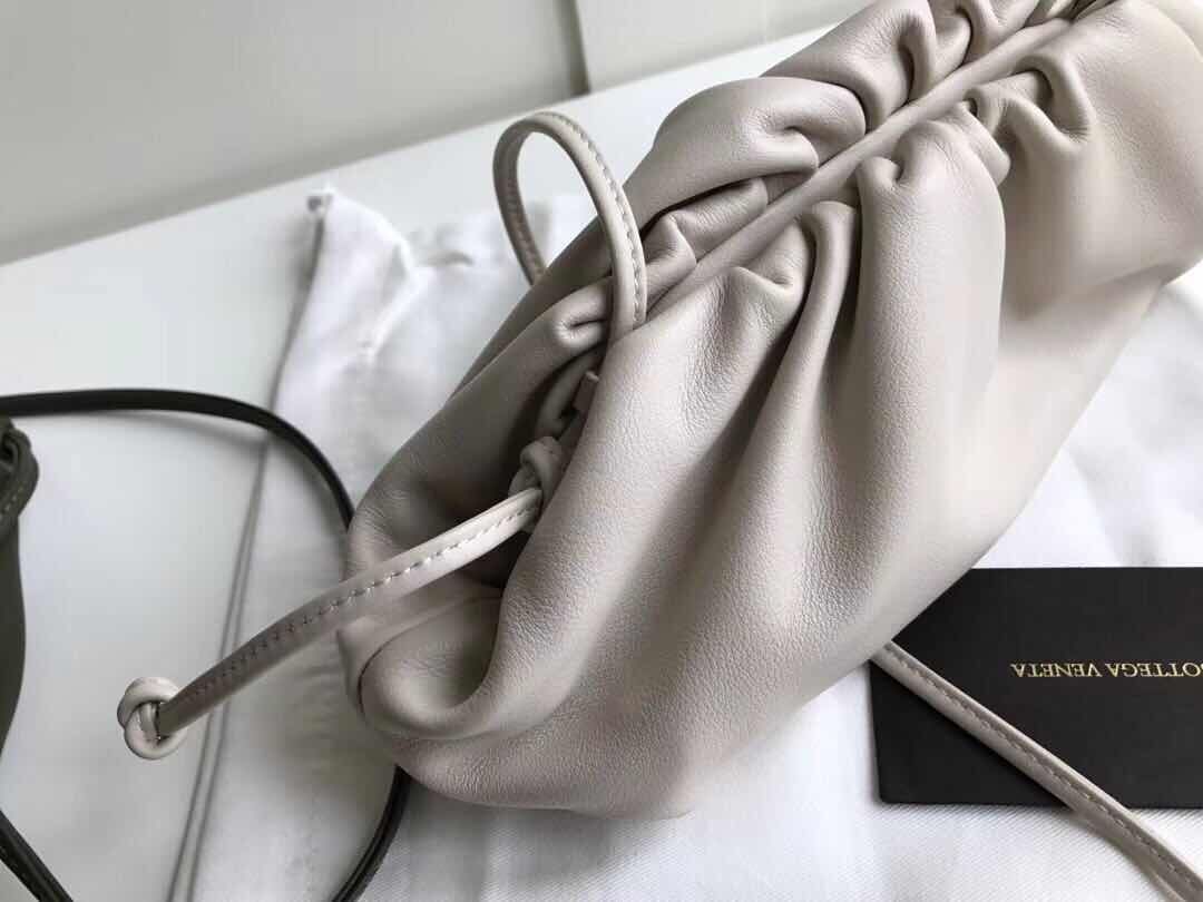 ボッテガヴェネタ BOTTEGAVENETA  aj-BOV576227a 2019年最新入荷 バターカーフ ザ 斜め掛け ショルダーバッグ ポーチ 手持ちかばん クラッチバッグ カーフレザー