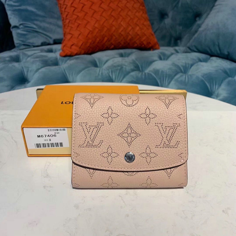 商品名称：ルイヴィトン LOUISVUITTON 057-M62541　2019年最新作 ポルトフォイユ イリス コンパクト 二つ折り短財布 コインケース 小銭入れ マヒナレザー