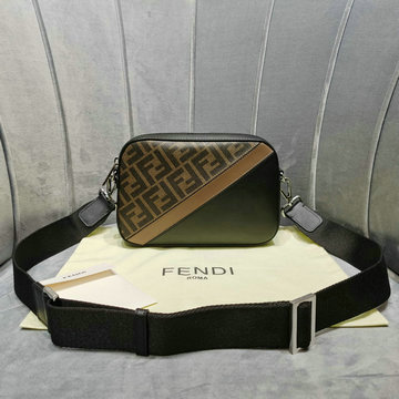 フェンディ FENDI DDB-FD0286K 2020年最新入荷 キャム 斜め掛け ショルダーバッグ カメラバッグ ブラウンファブリック バッグ