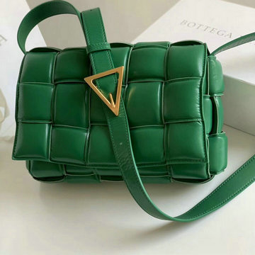 ボッテガヴェネタ BOTTEGAVENETA aj-BOV70026GL 2020年最新入荷 パデッド カセット 斜め掛け ショルダーバッグ カーフレザー