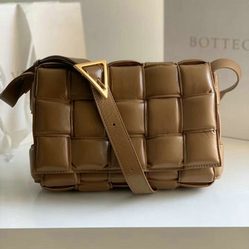 ボッテガヴェネタ BOTTEGAVENETA aj-BOV70026KF 2020年最新入荷 パデッド カセット 斜め掛け ショルダーバッグ カーフレザー