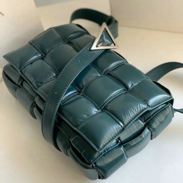 ボッテガヴェネタ BOTTEGAVENETA aj-BOV70026LS 2020年最新入荷 パデッド カセット 斜め掛け ショルダーバッグ カーフレザー