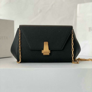 ボッテガヴェネタ BOTTEGAVENETA 2020年最新入荷 ミニ スモール BV アングル 斜め掛け ショルダーバッグ チェーンバッグ レディースかばん カーフレザー