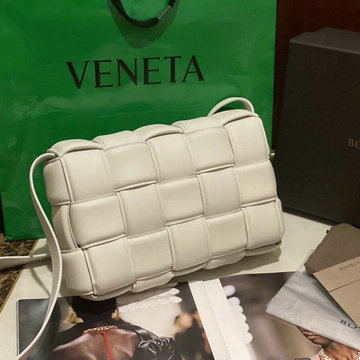 ボッテガヴェネタ BOTTEGAVENETA aj-BOV70094BS 2020年最新入荷 パデッド カセット 斜め掛け ショルダーバッグ ラムスキン