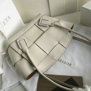 ボッテガヴェネタ BOTTEGAVENETA aj-BOV575943BS 2020年最新入荷 ザ アルコ トップハンドルバッグ トートバッグ カーフレザー