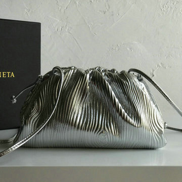 ボッテガヴェネタ BOTTEGAVENETA aj-BOV576227wYS  2020年最新入荷 ミニ ザ ポーチ 斜め掛け ショルダーバッグ レディースかばん カーフレザー