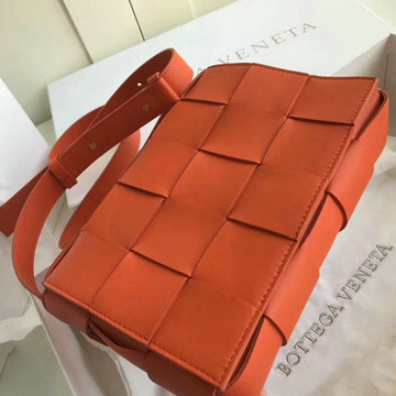 ボッテガヴェネタ BOTTEGAVENETA aj-BOV578004CS 2020年最新入荷 パデッド カセット 斜め掛け ショルダーバッグ ラムスキン