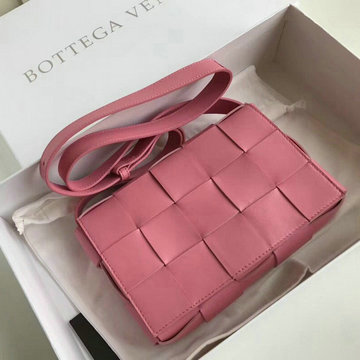 ボッテガヴェネタ BOTTEGAVENETA  aj-BOV578004FH 2020年最新入荷 パデッド カセット 斜め掛け ショルダーバッグ ラムスキン