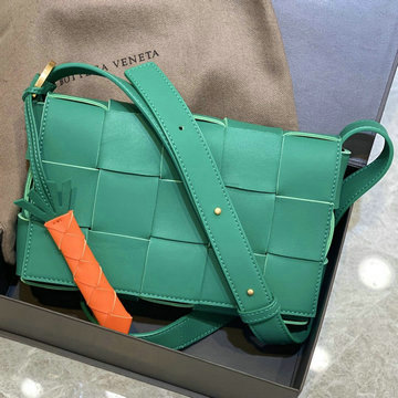 ボッテガヴェネタ BOTTEGAVENETA aj-BOV578004GL  2020年最新入荷 パデッド カセット 斜め掛け ショルダーバッグ ラムスキン