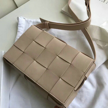 ボッテガヴェネタ BOTTEGAVENETA aj-BOV578004LF 2020年最新入荷 パデッド カセット 斜め掛け ショルダーバッグ ラムスキン
