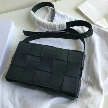 ボッテガヴェネタ BOTTEGAVENETA aj-BOV578004SL  2020年最新入荷 パデッド カセット 斜め掛け ショルダーバッグ ラムスキン