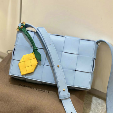 ボッテガヴェネタ BOTTEGAVENETA aj-BOV578004TL 2020年最新入荷 パデッド カセット 斜め掛け ショルダーバッグ ラムスキン
