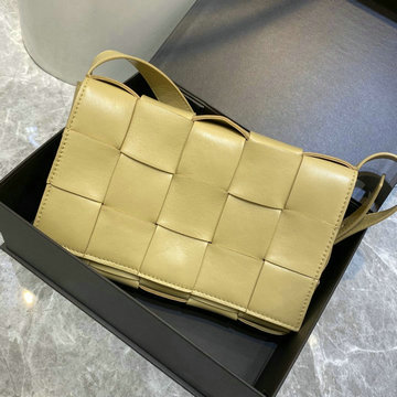 ボッテガヴェネタ BOTTEGAVENETA aj-BOV578004XS 2020年最新入荷 パデッド カセット 斜め掛け ショルダーバッグ ラムスキン