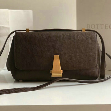 ボッテガヴェネタ BOTTEGAVENETA aj-BOV592139SF  2020年最新入荷 スモール BV アングル 斜め掛け ショルダーバッグ カーフレザー