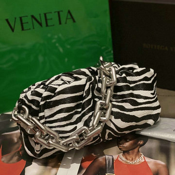 ボッテガヴェネタ BOTTEGAVENETA aj-BOV620230JTW 2020年最新入荷 ザ チェーン ポーチ ショルダーバッグ レディースかばん