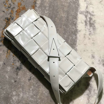 ボッテガヴェネタ BOTTEGAVENETA aj-BOV620980B 2020年最新入荷 ポーチ ショルダーバッグ ウェストバッグ 手持ちかばん レディースかばん カーフレザー