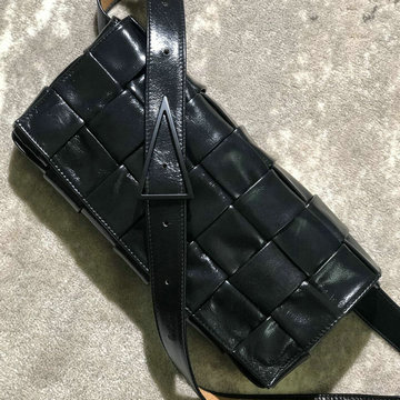 ボッテガヴェネタ BOTTEGAVENETA aj-BOV620980K  2020年最新入荷 ポーチ ショルダーバッグ ウェストバッグ 手持ちかばん レディースかばん カーフレザー