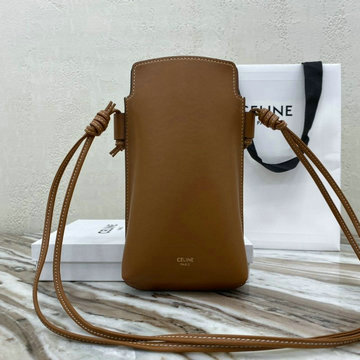 セリーヌ CELINE DDB-CE10683 2020年最新入荷 ストラップ付きモバイルポーチ フォンポーチ チェーン 携帯ケース ショルダーバッグ スムースラムスキン