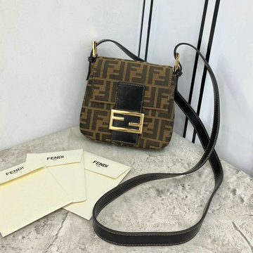 フェンディ FENDI  168-FD0153 2020年最新入荷 斜め掛け ショルダーバッグ スクエアバッグ ミニバッグ レディースかばん レザー