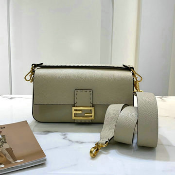 フェンディ FENDI 168-FD306MMB 2020年最新入荷 斜め掛け ショルダーバッグ フラップバッグ レディースかばん レザー