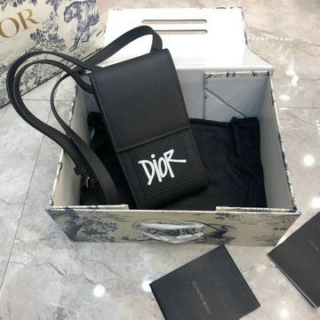 クリスチャンディオール CHRISTIAN DIOR YUN-CD8205P  2020最新入荷 スマートフォンケース 携帯ケース 斜め掛け ショルダーバッグ レザー