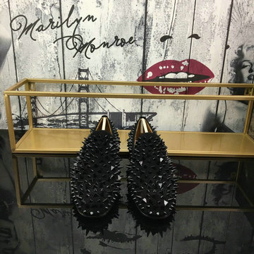 商品名称：クリスチャンルブタン CHRISTIAN LOUBOUTIN 26-CLJ20019 2020年秋冬最新入荷 スニーカー ローファー リベット付き カジュアルシューズ メンズシューズ