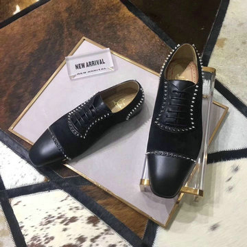 クリスチャンルブタン CHRISTIAN LOUBOUTIN 26-CLJ20021 2020年秋冬最新入荷 スニーカー ローファー リベット付き カジュアルシューズ メンズシューズ