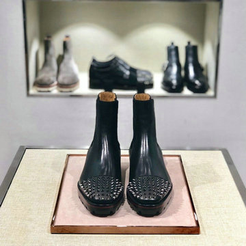 クリスチャンルブタン CHRISTIAN LOUBOUTIN 26-CLJ20028  2020年秋冬最新入荷 ショートブーツ フラットシューズ カーフレザー リベット付き メンズシューズ 靴