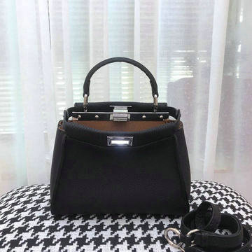 フェンディ FENDI 99-FD231123YL  2020年最新入荷 ピーカーブー xs トートバッグ 2way ショルダーバッグ カーフスキン レディースかばん