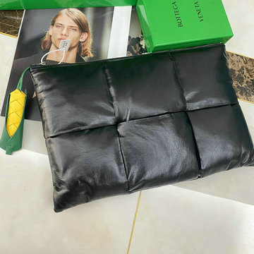 ボッテガヴェネタ BOTTEGAVENETA  aj-BOV630348LBK 2020年最新入荷 手持ちかばん クラッチバッグ ポーチ レディースかばん イントレチャートレザー
