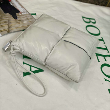 商品名称：ボッテガヴェネタ BOTTEGAVENETA  aj-BOV630349LBS 2020年最新入荷 手持ちかばん クラッチバッグ ポーチ レディースかばん イントレチャートレザー