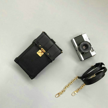 ルイヴィトン LOUISVUITTON 2JS-M67871 020年最新入荷 ポシェット トランク ヴェルティカル スマートフォンケース チェーン 携帯ケース ショルダーバッグ エピレザ
