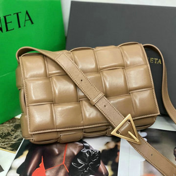 ボッテガヴェネタ BOTTEGAVENETA aj-BOV70094QK  2020年最新入荷 パデッド カセット 斜め掛け ショルダーバッグ フラップ レディースかばん ラムスキン