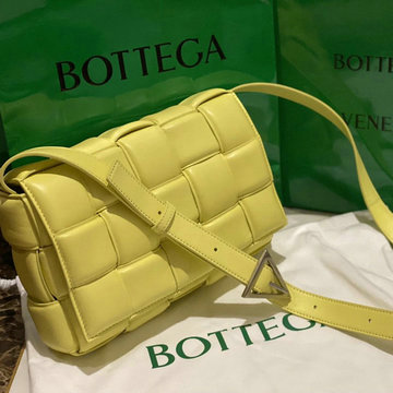 ボッテガヴェネタ BOTTEGAVENETA aj-BOV70094YL 2020年最新入荷 パデッド カセット 斜め掛け ショルダーバッグ フラップ レディースかばん ラムスキン