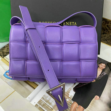 ボッテガヴェネタ BOTTEGAVENETA aj-BOV70094ZS 2020年最新入荷 パデッド カセット 斜め掛け ショルダーバッグ フラップ レディースかばん ラムスキン