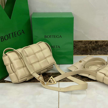 ボッテガヴェネタ BOTTEGAVENETA aj-BOV70094QX 2020年最新入荷 パデッド カセット 斜め掛け ショルダーバッグ フラップ レディースかばん ラムスキン