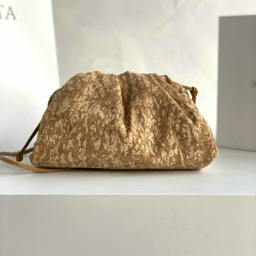 商品名称：ボッテガヴェネタ BOTTEGAVENETA aj-BOV576227hTH 2020年最新入荷 ミニ ザ ポーチ 斜め掛け ショルダーバッグ レディースかばん カーフレザー