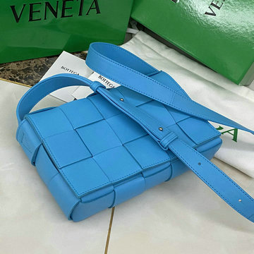 商品名称：ボッテガヴェネタ BOTTEGAVENETA aj-BOV578004BL 2020年最新入荷 パデッド カセット 斜め掛け ショルダーバッグ レディースかばん ラムスキン