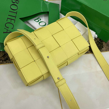 ボッテガヴェネタ BOTTEGAVENETA aj-BOV578004YL 2020年最新入荷 パデッド カセット 斜め掛け ショルダーバッグ レディースかばん ラムスキン