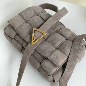 ボッテガヴェネタ BOTTEGAVENETA aj-BOV591970RHS 2020年最新入荷 パデッド カセット 斜め掛け ショルダーバッグ フラップ レディースかばん カシミヤ