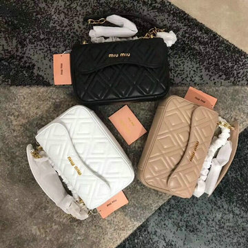 商品名称：ミュウミュウ MIUMIU 99-MM5BD140 2020年最新入荷 斜め掛け ショルダーバッグ レディースかばん ラムスキン